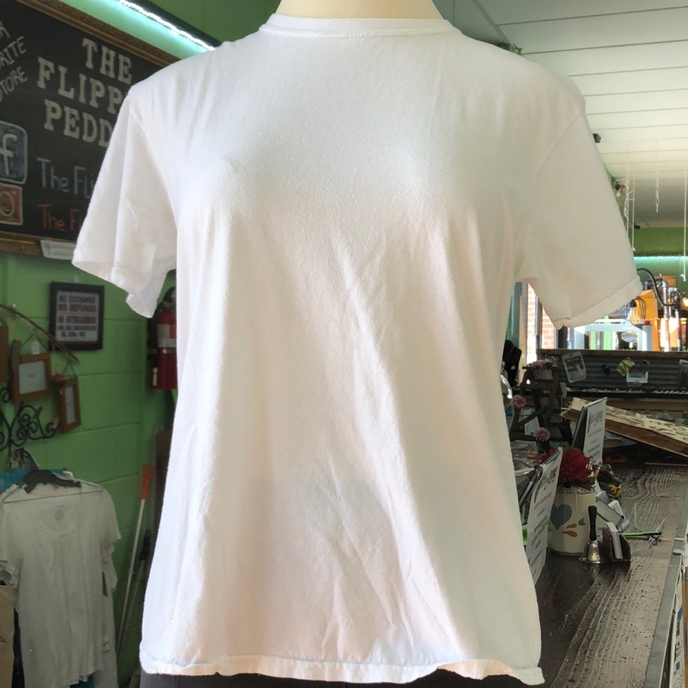 White Gildan shirt